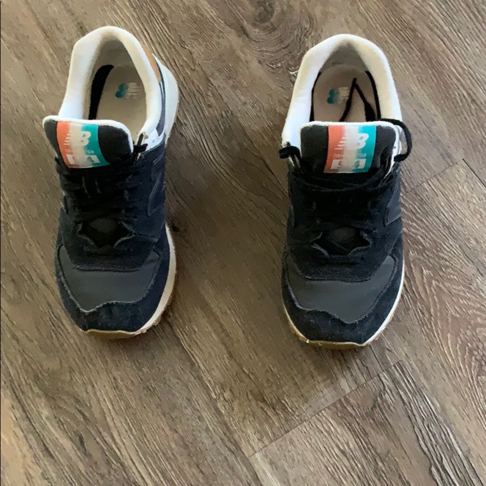 New balance tennis shoes